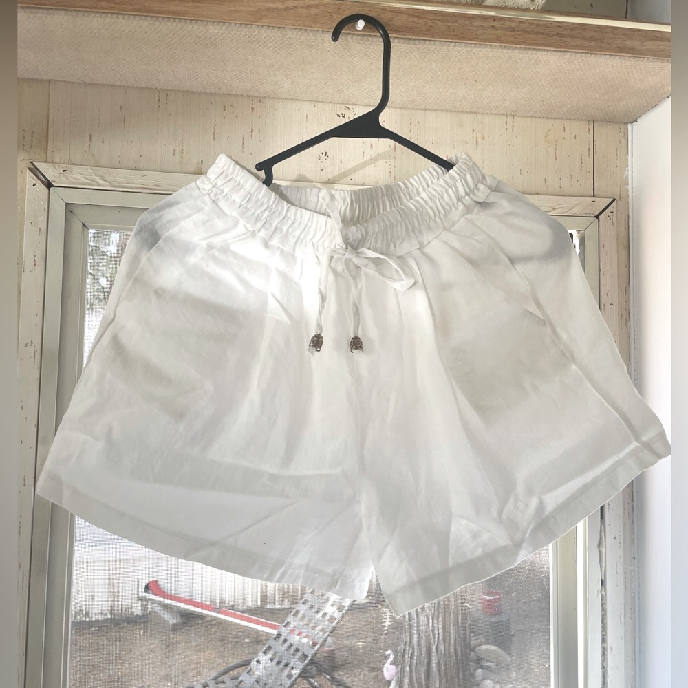 White with pockets drawstring shorts elastic band